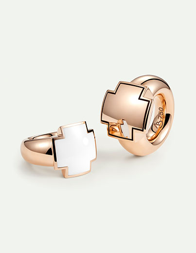 großer-rotgoldring-mit-stein-ring-750-rotgold-brauksiepe-goldschmiedemanufaktur-juwelier-essen-weißer-opal