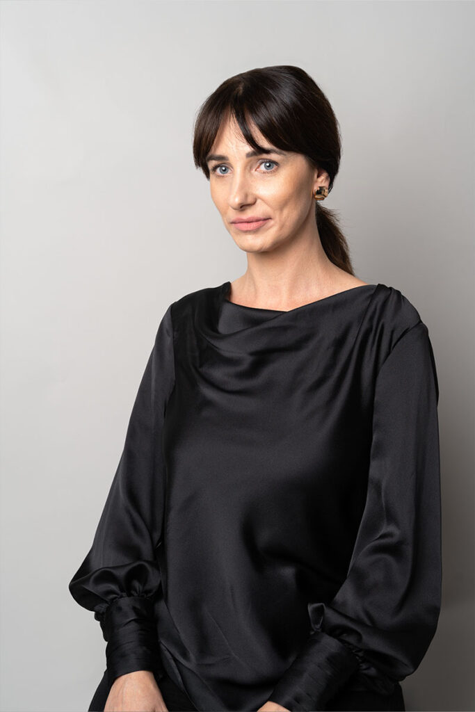Alina Noll_Brauksiepe Goldschmiedemanufaktur_Ohrringe Rotgold_Plus Ohrringe aus Rotgold