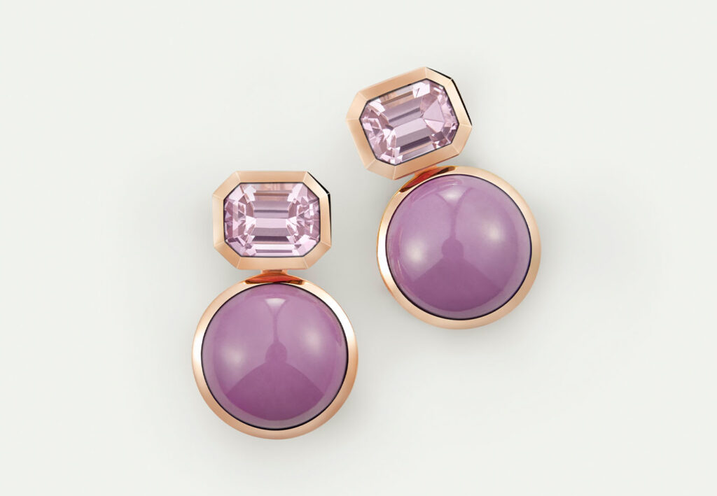 ohrringe-mit-lila-steinen-rotgold-schmuck-violette-runde-ohrringe-rotgold-brauksiepe-goldschmiedemanufaktur_juwelier-essen-goldschmiede